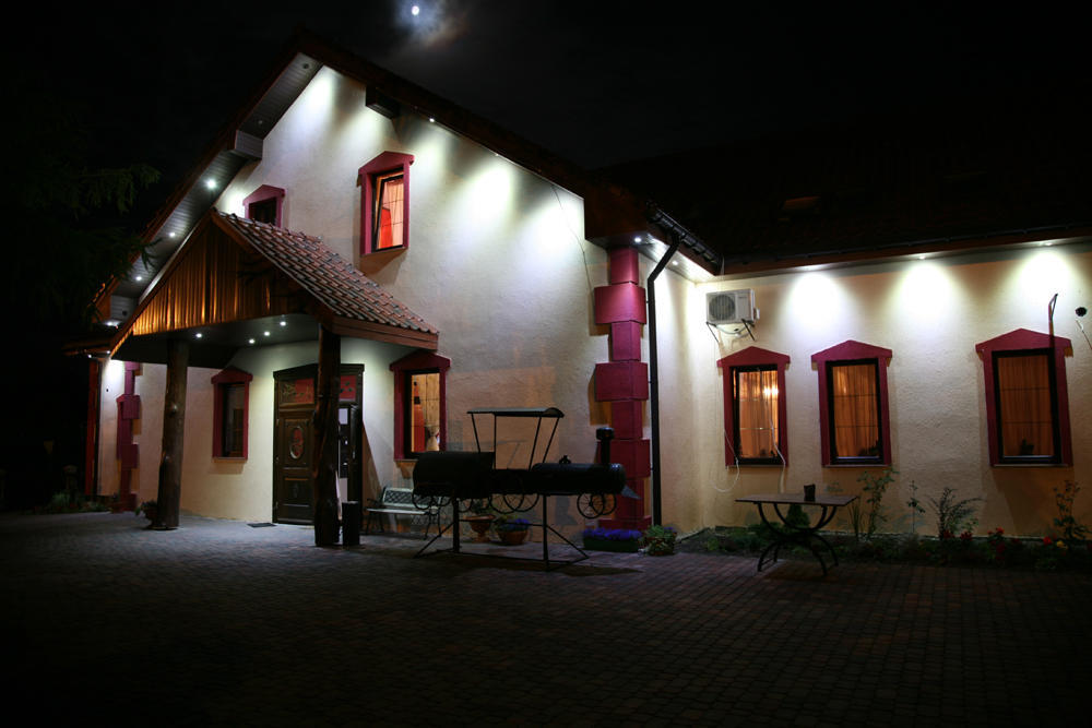 FlorczakiPensjonat Agroturystyczny Pod Modrzewiem住宿加早餐旅馆 外观 照片